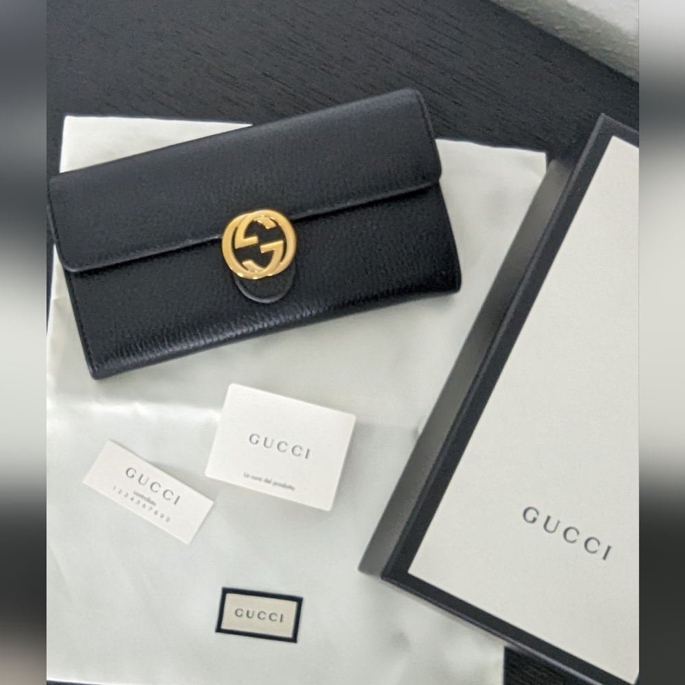 Black Leather Gucci wallet